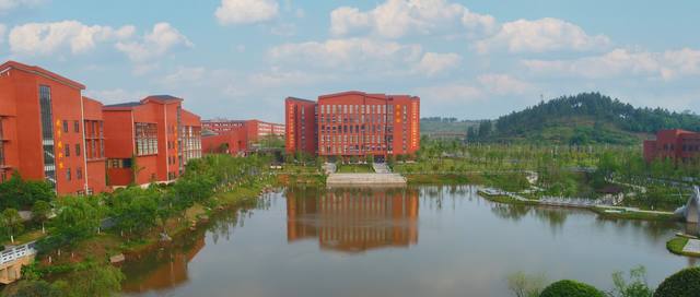 湘中幼儿师范高等专科学校属于公办学校？学费多少？