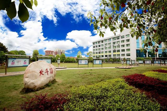 衡阳技师学院学费1900元/年-5040元/年之间
