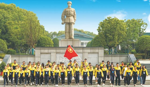 湖南省中南艺术学校学费要多少钱？