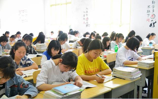 邵阳市卫生学校学费多少？有哪些减免政策？