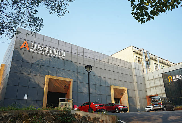 湘潭技师学院学费多少钱？