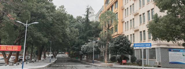 湖南高尔夫旅游职业学院学费要多少钱？