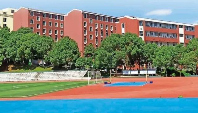 益阳市第一职业中专学校学费多少钱？