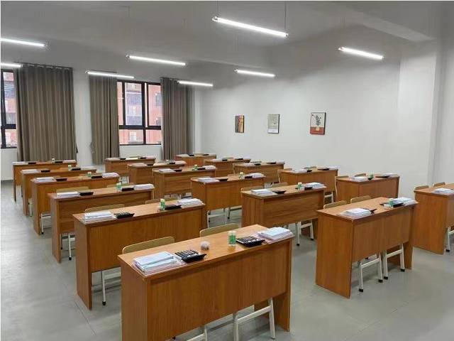 长沙市现代商贸中等职业学校适合女生的专业有哪些？