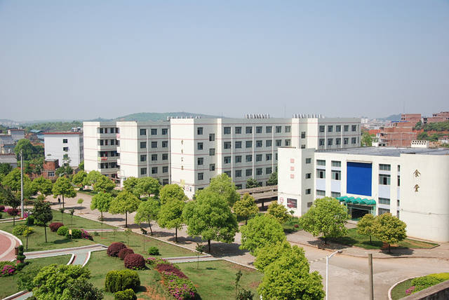 常宁市职业中等专业学校学费要多少钱？