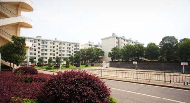 湖南科技职业学院学费多少钱？