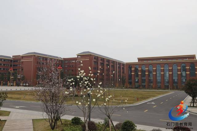 湖南省湘北职业中专学校一年学费多少钱？
