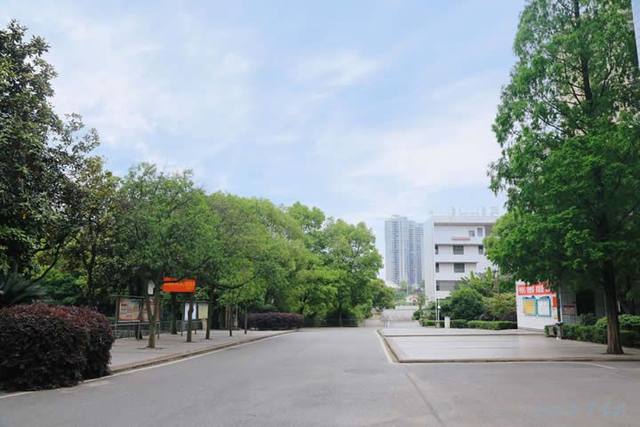邵阳工业学校学费多少钱？