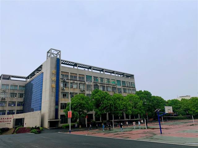 益阳高级技工学校学费多少钱？