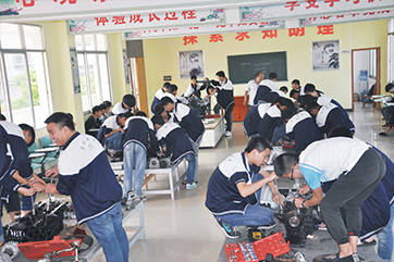 宁乡市潇湘职业中专学校一年学费多少钱？