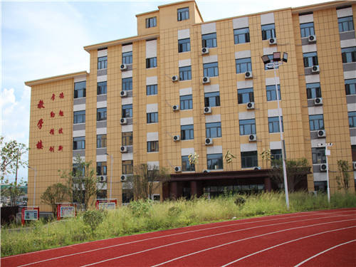 新宁县裕文职业技术学校除了学费外，还有其它费用？