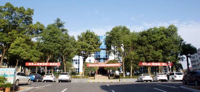 临湘市职业中专除了学费，还有其它费用？