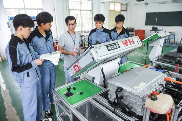 邵阳市交通技工学校学费多少钱？