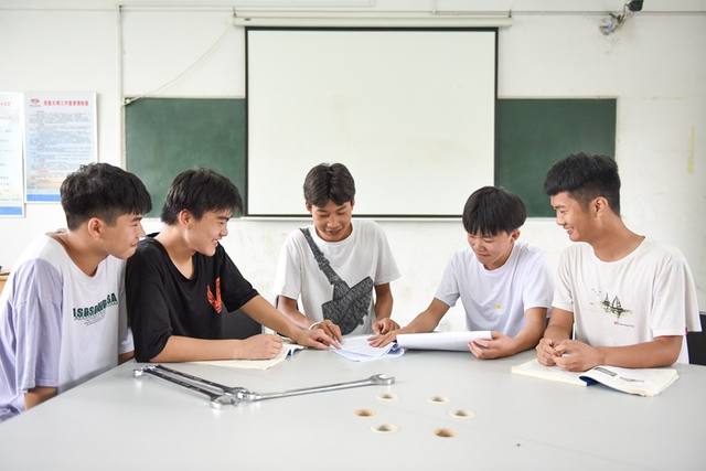 邵阳市交通技工学校有哪些适合女生的专业？