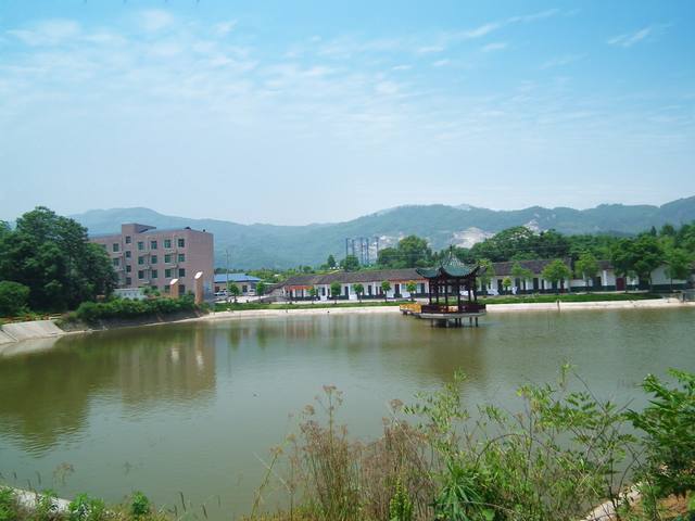 湖南省汨罗市职业中专学校有哪些减免政策？