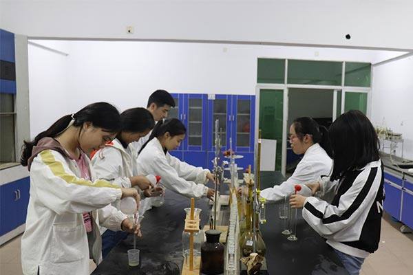 岳阳市新青年职业技术学校有适合女生专业？
