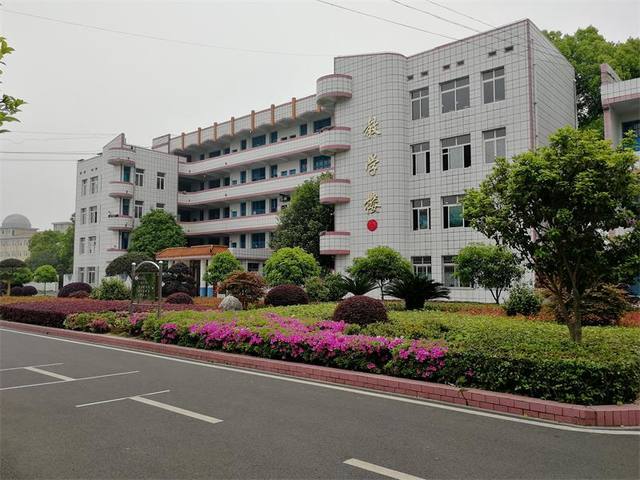 沅江市职业中等专业学校学费多少钱？