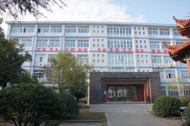 临湘市职业中专学校有适合女生的专业？