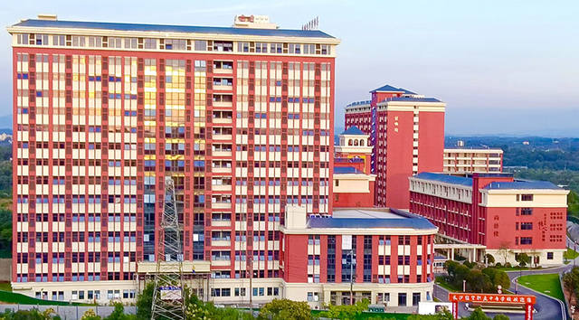 长沙经贸职业中专学校学费多少钱？