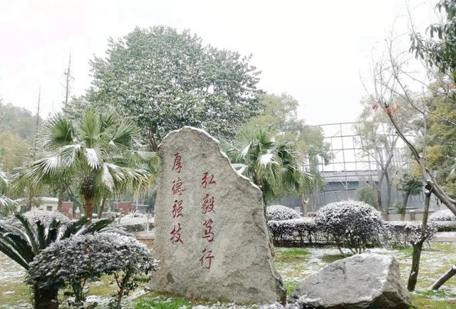 湖南财经工业职业技术学院除了学费，还有其它费用？