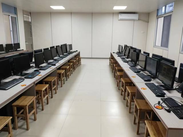 益阳四通电脑中等专业学校有哪些减免政策？