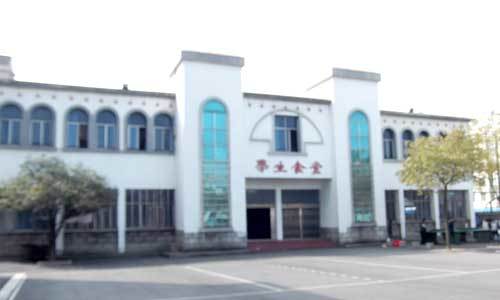 益阳四通电脑中等专业学校学费多少钱？