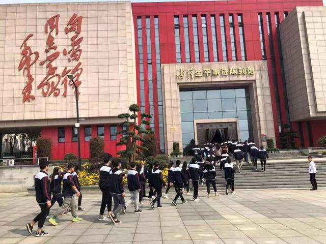 湖南省交通科技职业中等专业学校学费多少钱？