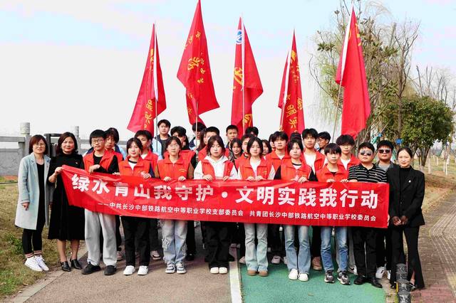 长沙中部铁路航空中等职业学校哪些专业就业率高？