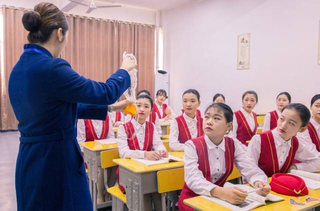 长沙中部铁路航空中等职业学校怎么样？