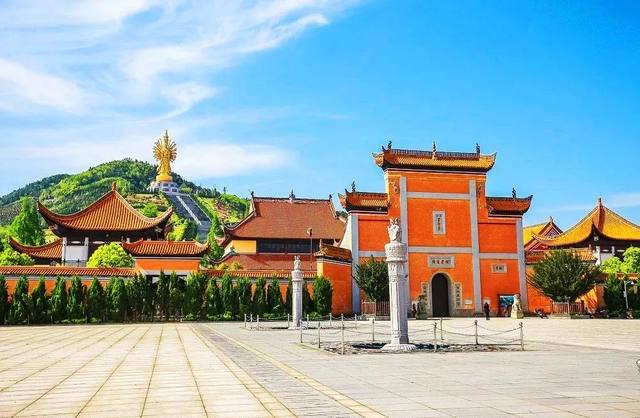 宁乡市潇湘职业中专学校学费多少钱？