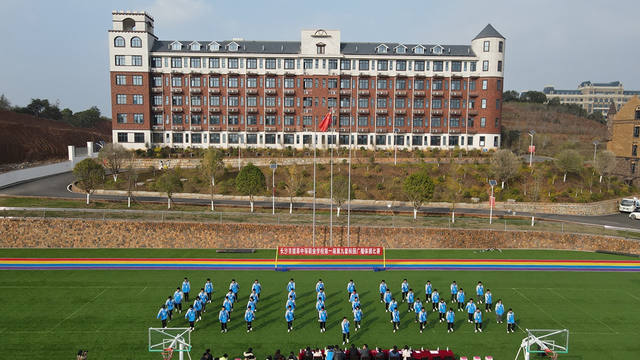 长沙市拔萃中等职业学校除了学费，还有其它？
