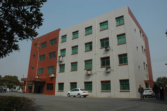 长沙市望城区职业中等专业学校学费一年多少钱？