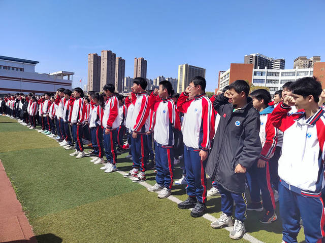 长沙市贺龙体育运动学校有适合女生的专业？