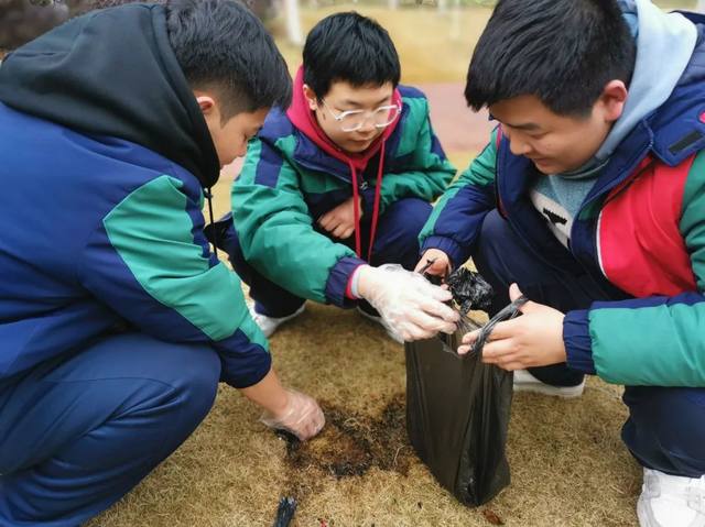 湖南省有色金属中等专业学校有适合女生的专业？
