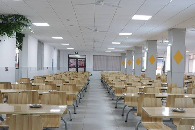 长沙市英蓝中等职业技术学校学费多少钱？