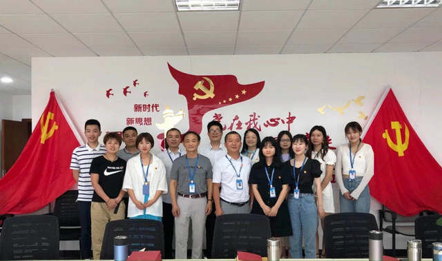 湖南曙光电子信息职业技术学校除了学费 ，还有其它？